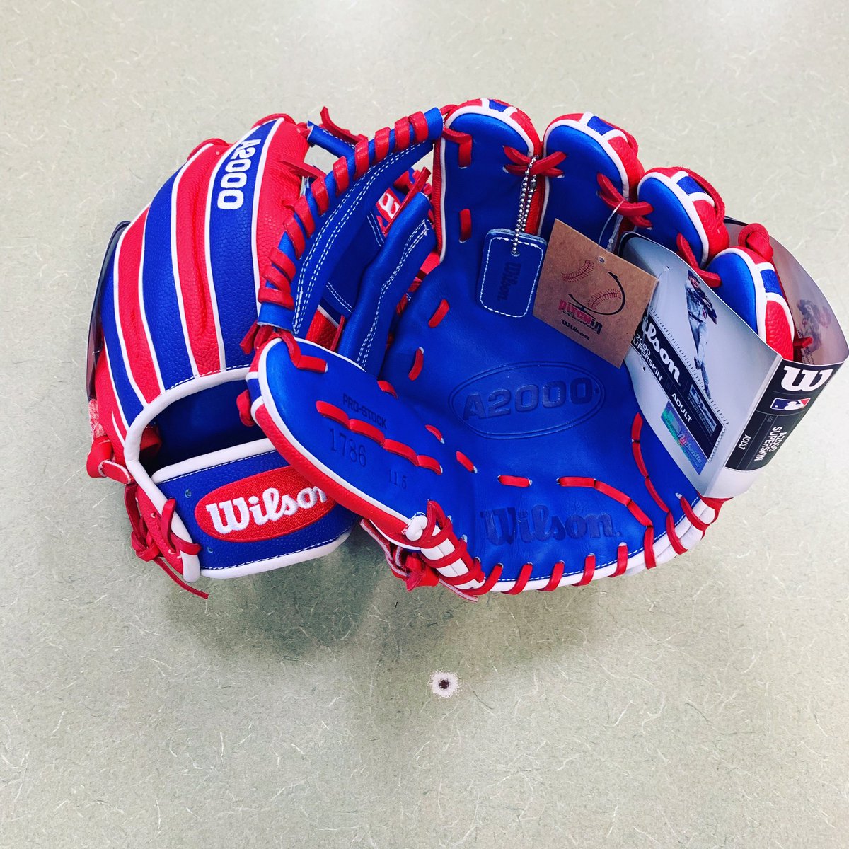FirstTeamSC1's tweet image. NEW ARRIVAL! Red, White, and BOOM. The JULY Glove of the Month is here. Show your support for the country and come in today to get yours! Available while supplies last. 🔥🔴⚪️🔵