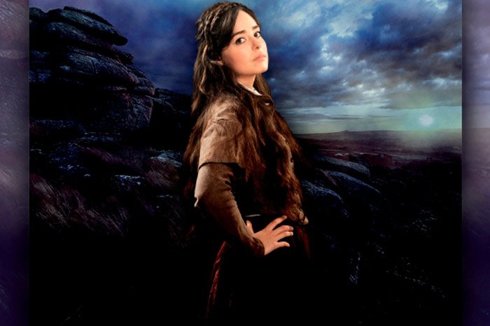 The wild and tempestuous love story of Emily Brontë’s #WutheringHeights is coming to the banks of #RoadfordLake on Friday 30 August... and there is still time to purchase your tickets! For more information visit - bit.ly/wutheringheigh… <a href="/chapterhouse_co/">Chapterhouse Theatre Company</a> #devon #outdoortheatre