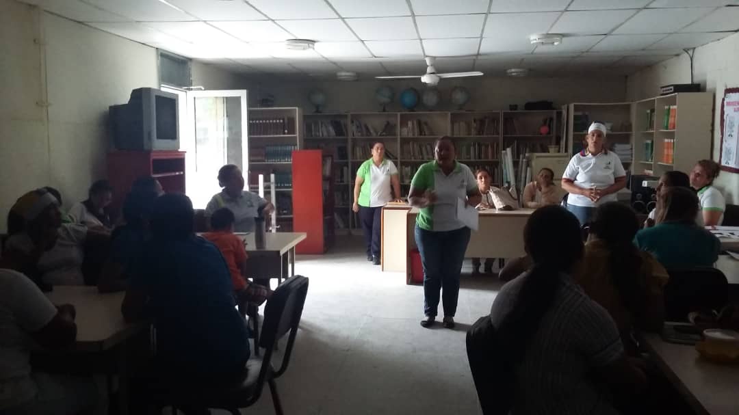 Reunión con las Voceras Parroquiales e Institucionales del Mcpio Rosario de Perijá para la socialización del #FrenteFernandaBolaños,  Uniformes y Plan Agosto Escuelas Abiertas 2019 👍🏻

Seguimos en la Vanguardia Revolucionaria!!! 
@psuvaristobulo @MPPEDUCACION <a href="/NicolasMaduro/">Nicolás Maduro</a>