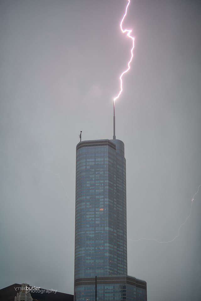 Abc 7 Chicago On Twitter Lightning Strikes The Trump Tower As Storms Move Through The Chicago Area Thursday Morning Https T Co Kt640l5ix2 Photo Barry Butler Photography Https T Co Fj2hjtgsqk