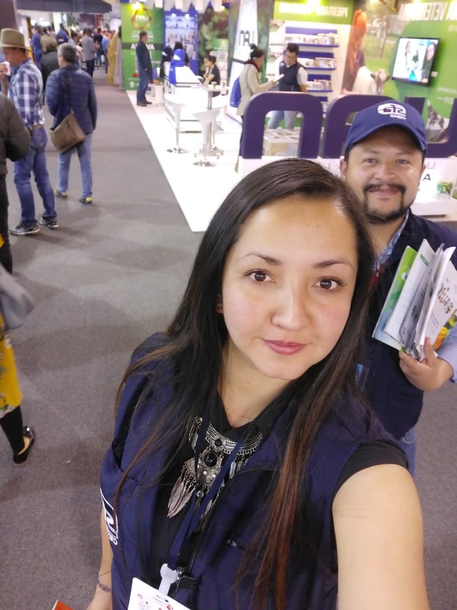 sfa_cebar's tweet photo. Cebar presente en Agroexpo 2019, realizando charlas agro con Eduardoño
#SFACEBAR #FinanciandoElAgro #Asesoría #Créditosagropecuarios #Productor #Comercializador #Transformador #Serviciodeapoyo #agricultura #pecuaria #agroexpo2019 https://t.co/VUvKVV8NIv