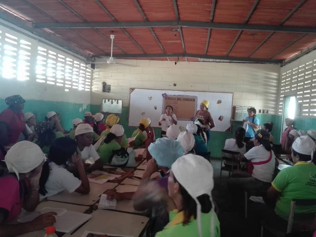 Reunión de voceros Maracaibo 9  
Puntos tratados :
Uniformes 
Actividades del #FrenteFernandaBolaños
Plan Agosto Escuelas Abiertas por la Paz
#CocinerasALaVanguardia 
@MPPEDUCACION @psuvaristobulo <a href="/NicolasMaduro/">Nicolás Maduro</a>