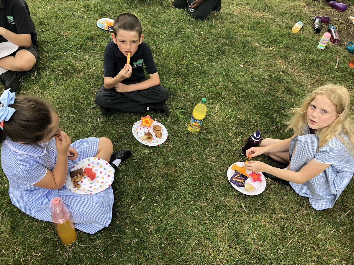 MissRobertsLMS's tweet photo. So much fun to be had at our Picnic in the Park yesterday! 🧺 https://t.co/0erq3jauFx