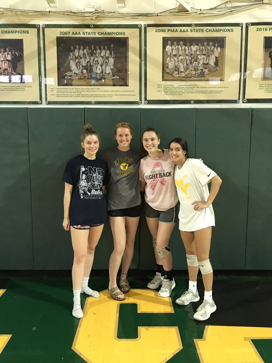 VikettesVball's tweet photo. seniors last open gym ever!!! https://t.co/IZDQtLX46r
