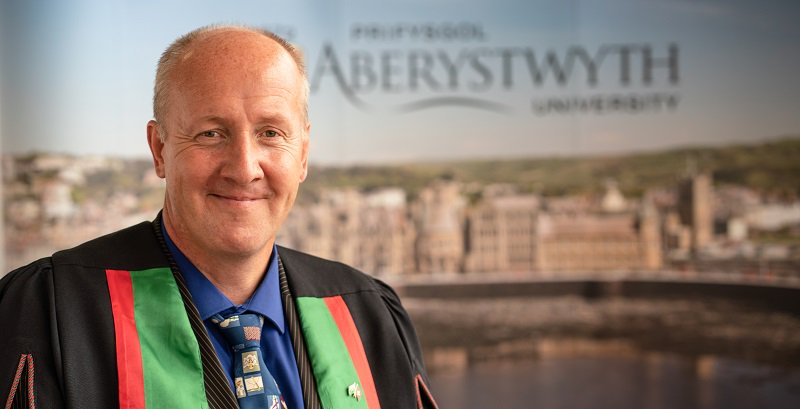 AberUni's tweet photo. Professor R Geoff Richards, @AberUni alumnus, Director of the AO Research Institute Davos, has been presented with an Honorary Fellowship 👏 https://t.co/knl7GiiMYS @AOFoundation #LoveAber #AberGrad2019 #orthopaedics https://t.co/mdufTrefnJ