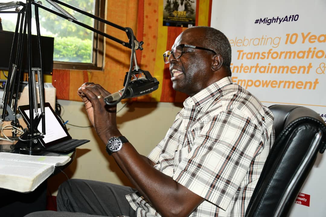 915MightyFiref2's tweet photo. We are blessed to host his Grace Archbishop Emeritus Henry Luke Orombi this evening on 91.5 Mighty Fire fm Kitgum @915MightyFiref2 .
#IGFCharityWalk19
#LetsBuildTheLibrary #All4TheChildren
@IGFUganda @GleesonWalk @CinderellaAnena @gerald_omal https://t.co/7mdEd7CwQG