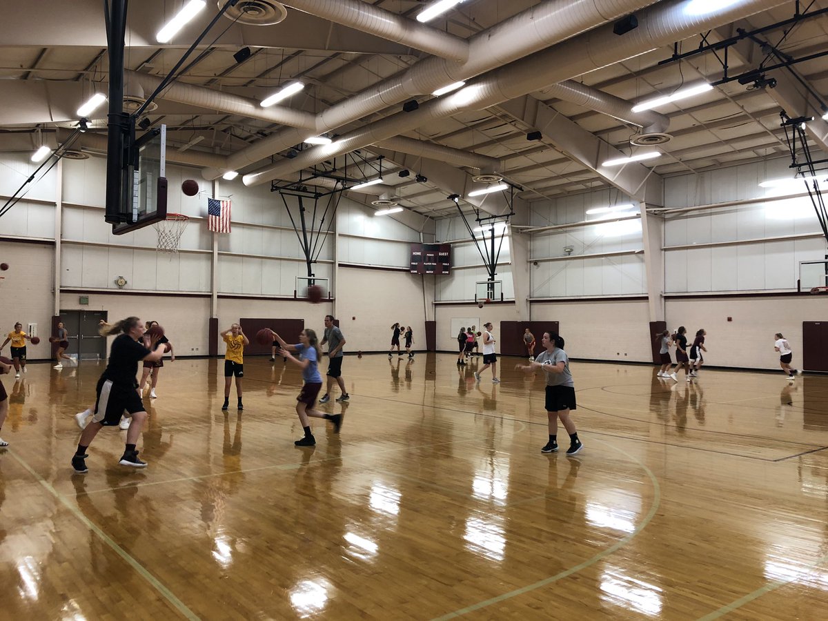 FLGirlsHoops's tweet photo. Nothing better than watching this team put in work. #WhosSweaty #WheresPolly https://t.co/tQLzn3toOW