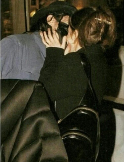 lisa marie presley and michael jackson kissing