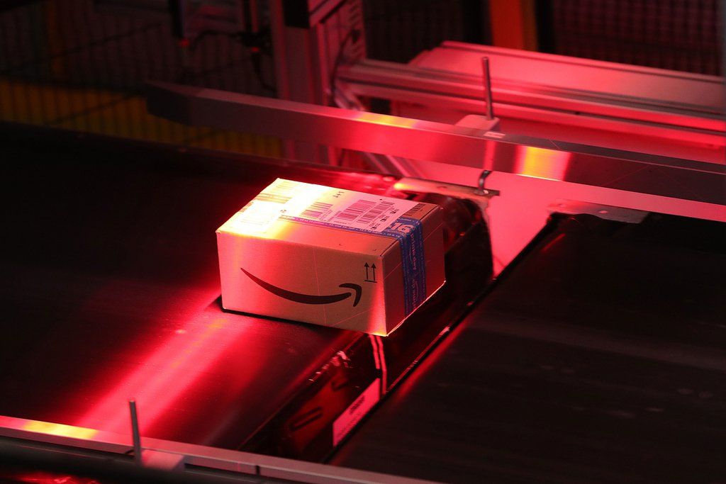 davidottlik's tweet photo. #Amazon wants to give users $10 in exchange for #tracking them all over the web https://t.co/cDTmn4QMFQ https://t.co/A7L0lvMYCP