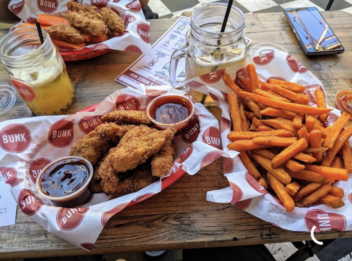 bunkwings's tweet photo. Lord of the Wings 🍗 #Bunkwings #HalfPrice #BeforeTenPM https://t.co/wMa3wSQli2