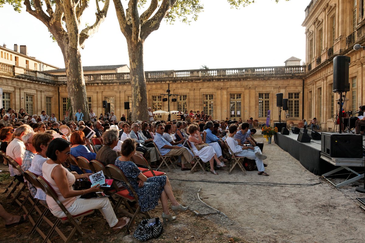 FestivalAvignon's tweet photo. Retrouvez FICTIONS &amp; ÉMISSIONS FRANCE CULTURE du 17 au 20 juillet dans la Cour du Musée Calvet, l'un des lieux de représentation temporaire du @FestivalAvignon alimentés en électricité 100 % verte et citoyenne @Enercoop_SCIC https://t.co/T8zIVqFrki