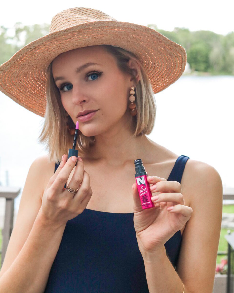 One thing I can’t live without the summer: <a href="/neutrogena/">Neutrogena</a> Sheer Smooch Tinted Lip Oil… Check out the rest of my summer-must-haves here: thelilacpress.com/my-top-6-summe… @ubykotex #summeressentials #ad