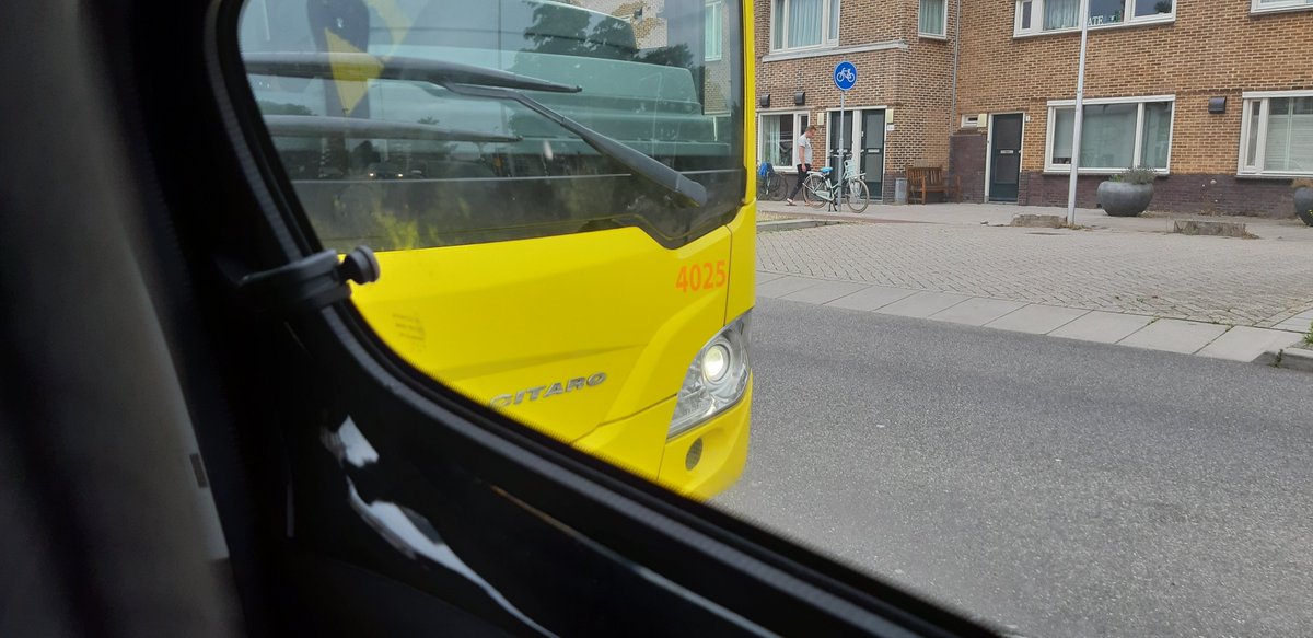 DhrWindSter's tweet photo. @bus12utrecht is dit normaal om mensen zo te kleven ? Niet 1 keer, maar 2. 2 minuten geleden in Zuilen https://t.co/tjwS3DbAKV