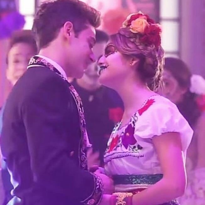 justforugge's tweet photo. 🔥DINAMICA🔥
Para mi lutteo merece 
《100 rts 》
Y 《300 respuestas》 aquí con los HT podrán lograrlo?
#KarolSevilla #RuggeroPasquarelliTrendy #SoyLuna #KCAMexico https://t.co/xHINYmwRai