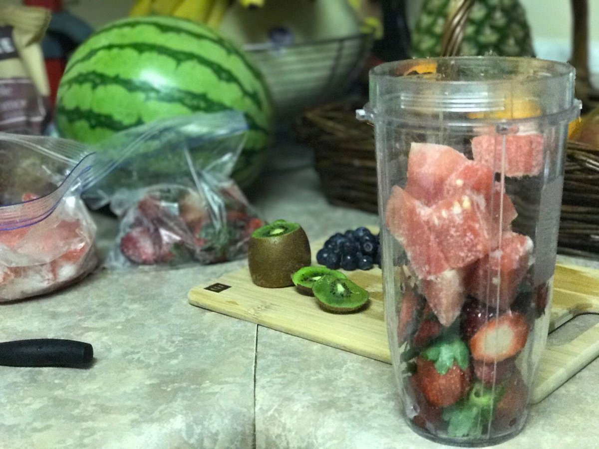 recap TIPS TO MAKE THE PERFECT SMOOTHIE– Place liquid, sweeteners, and FRESH INGREDIENTS on the bottom. (away from blade)– Place FROZEN ingredients on top.– Use frozen fruit instead of ice.– Use Hemp Seeds to make extra creamy! or fruit juice – Add extra water as you go