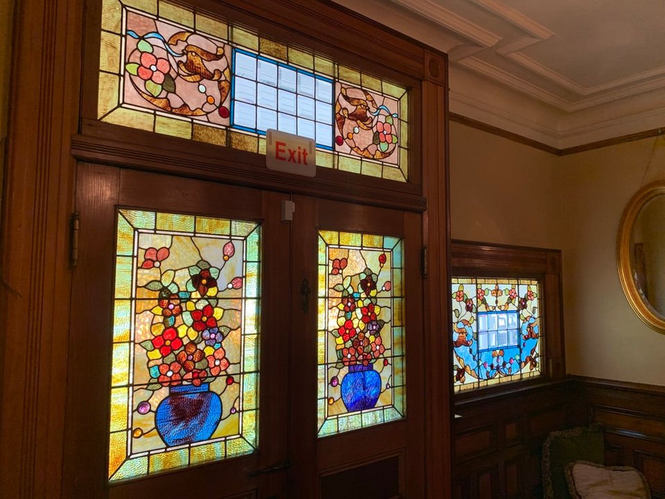 janeteastman's tweet image. Storied 1885 Victorian Belle Queen Anne mansion finds new life as wedding and prom venue #victorianbelleweddings #willamette_u David Schlicker stained glass National Register of Historic Places oregonlive.com/expo/life-and-…