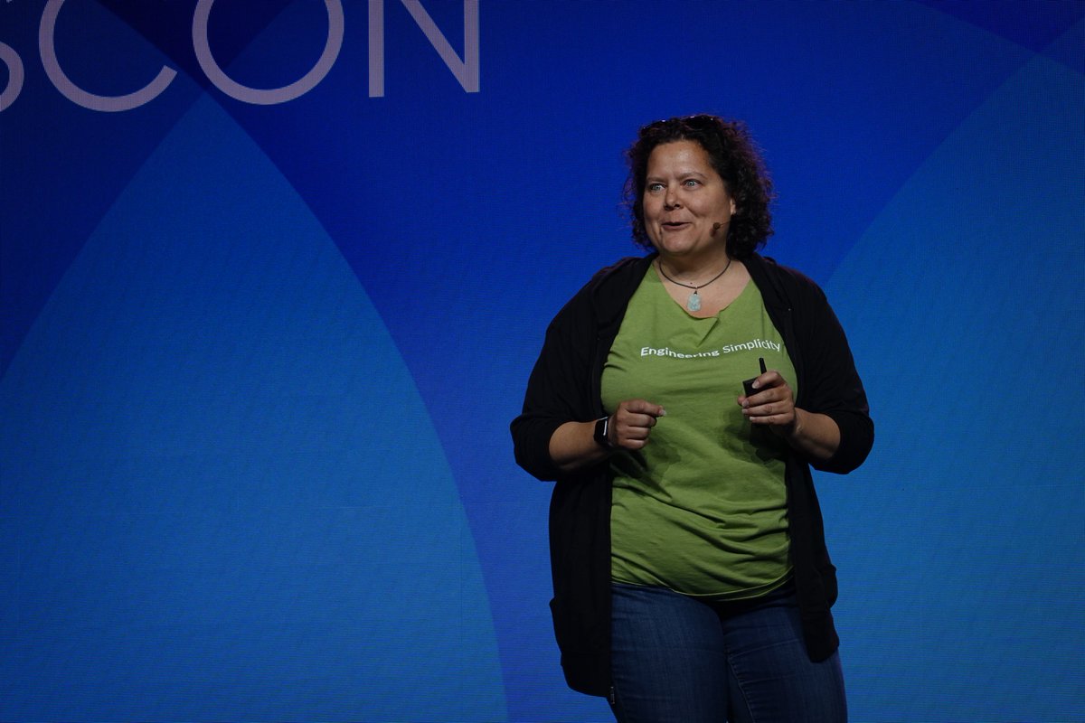 parisba's tweet image. At #OSCON, @vmbrasseur is clearly over the moon to be keynoting! 💪💜