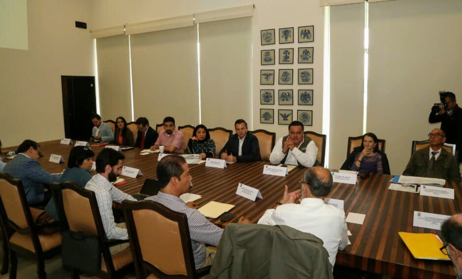 MiguelRobles_B's tweet photo. Autoridades estatales y federales continúan trabajando coordinadas en de las zonas afectadas por el sismo de septiembre de 2017. Este día nos reunimos para evaluar los avances del Programa Nacional de Reconstrucción con el Subsecretario David Cervantes Peredo de @SEDATU_mx https://t.co/GAg2efiU59