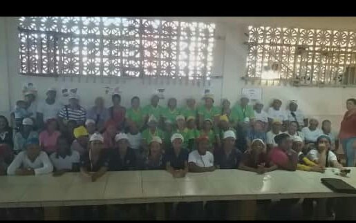 Reunión del #FrenteFernandaBolaños 👩🏻‍🍳👨🏻‍🍳 de la parroquia Coquivacoa  asuntos: Uniformes, Plan Agosto Escuelas Abiertas, Agasajo para las cocineras de fin de año  Mcbo1 🎊🎉🥳💃🏻🕺🏽☺🌈 #CocinerasMovilizadasEnRevolucion <a href="/NicolasMaduro/">Nicolás Maduro</a> <a href="/CnaeZuliaOf/">CnaeZuliaOficial</a> @MPPEDUCACION @psuvaristobulo