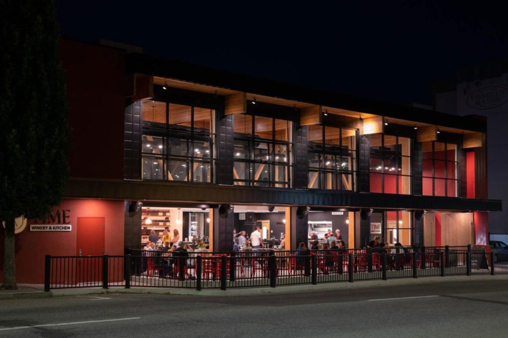 vanmag_com's tweet photo. The historic Penticton theatre that's made the move to a swanky wine bar https://t.co/BUa37jQCzg @TimeWinery https://t.co/iHSZEHKHG5