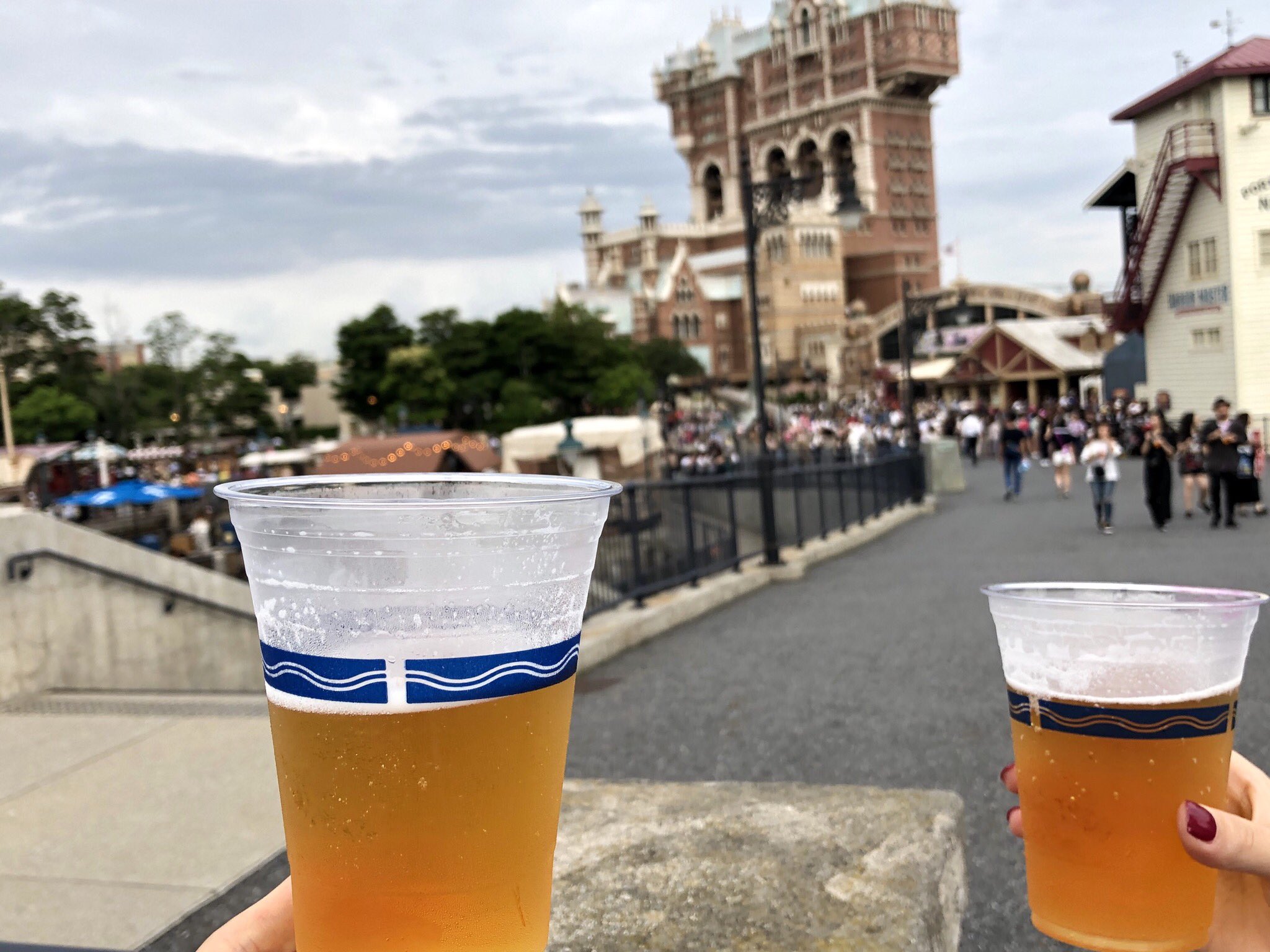水兵 ディズニーシー ビールが飲めるので最高 T Co Plkfjo2klu Twitter
