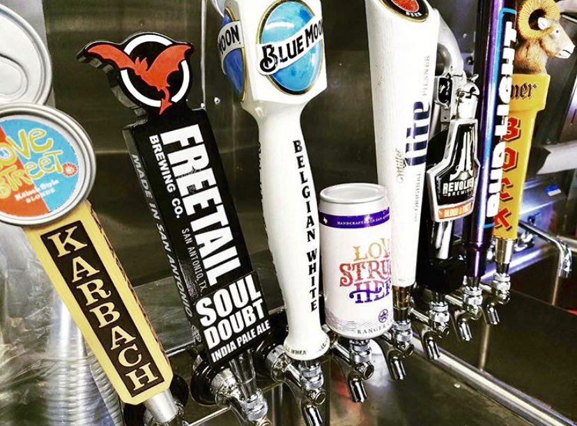 StreetFareSA's tweet photo. Thursday Night Draft Party from 5-10 PM! $1 off all EIGHT taps plus dinner with @BobnTimmysTX #MisterDiabloTacoTruck #ThePurplePigBBQ π₯
#streetfaresa #foodieheaven #eatwherestreetfare #safoodtruck #foodtruckpark #safoodie #safoodblogger #safoodpics #saeats #eatlocal https://t.co/qpBsnSszwr