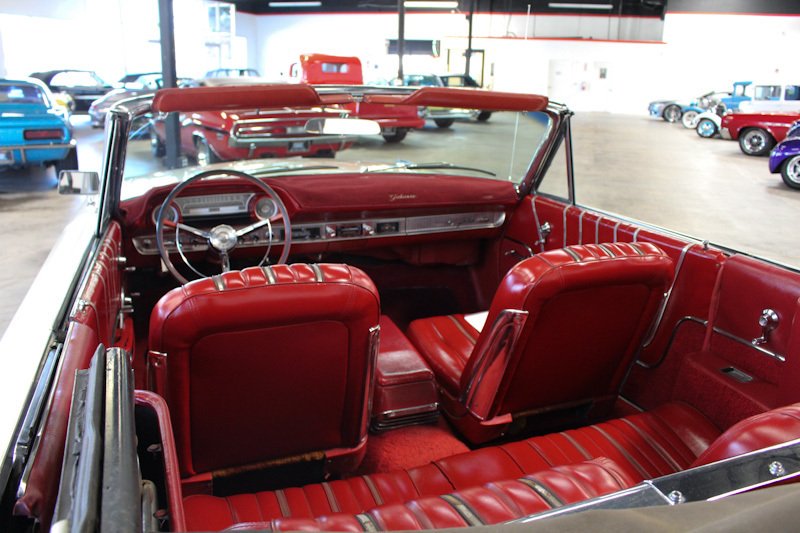 Mercomatic's tweet photo. 1963 #Ford #Galaxie #500XL #Convertible; 390 cid, 4 bbl, 300 hp; 3-speed Cruise-o-Matic; Gross Torque 420 Ft lb @ 2800 rpm; 3.00 rear axle. Earliest of the full-size performance Fords was 1962; the "500" comes from the 500-mile NASCAR races https://t.co/DS884rS8eD