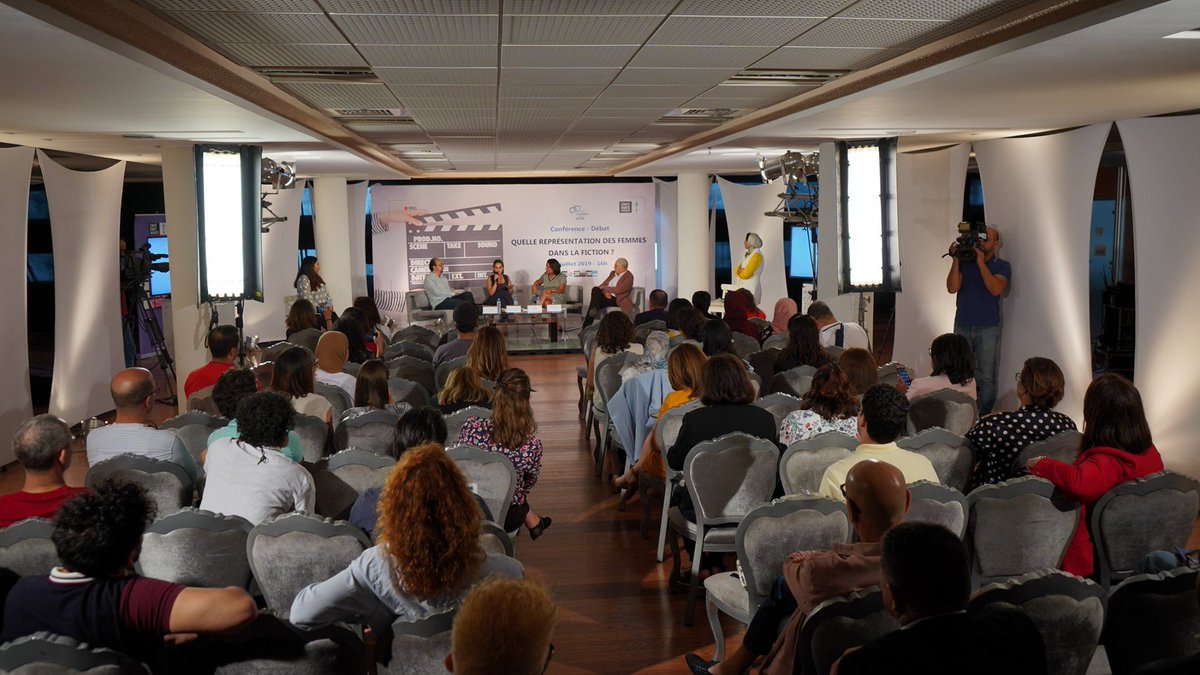 Cpd2M's tweet photo. #Conférence "Quelle représentation des #femmes dans la #fiction ?"
La Scénariste Ghita EL QUESSAR, intervient dans le cadre du 3ème axe sur la " Fiction engagée" et nous propose une déconstruction des stéréotypes négatifs à l’égard des femmes. #Cinéma #TV #Médias #DDJ #CPD2 https://t.co/FDNHddWkhQ