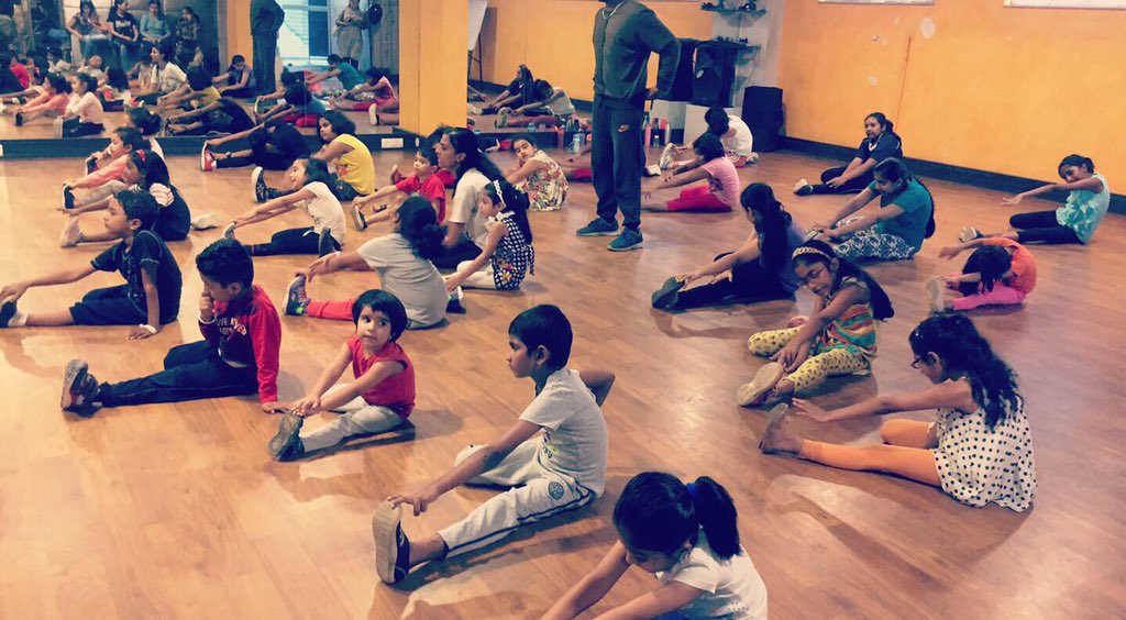 princeRamu7's tweet photo. Full house Bolly-hop kids batch in progress conducted by our very own Shankar and the assistant trainer aadya at SDC....
Enroll now for the new kids batch at 4.10pm to 5.10pm.....

Batch 1(New Batch)
4.10 to 5.10
Kids( 4 and above)

Batch 2
5.10 to 6.10
Kids( 4 and above) https://t.co/2SPHoWi2ht