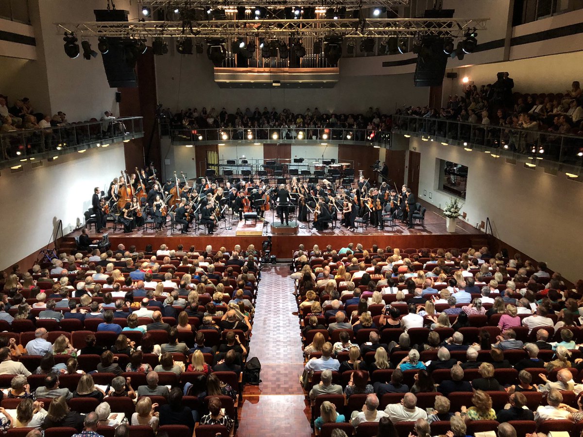 EFO full house today!! Special concert with Paavo Järvi and amazing interpretes!!! @pjarvi @efo_paavojarvi #parnumusicfestival #estonianfestivalorchestra #paavojärvi #visitpärnu