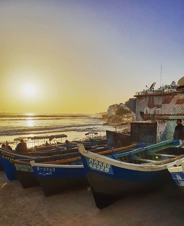 SurfBerbere's tweet photo. Throwback to Winter sunsets with waves out front of the surf camp on Hash Point. Who would have thought we'd be wishing Summer away!
.
.
.
.
.
.
.
.
#surfberbere #taghazout #taghazoutbeach #taghazoutbay #morocco #surftrip #anchorpoint #anchors #hashpoint #surfers #coffee #ca… https://t.co/NpOTOl6a1w