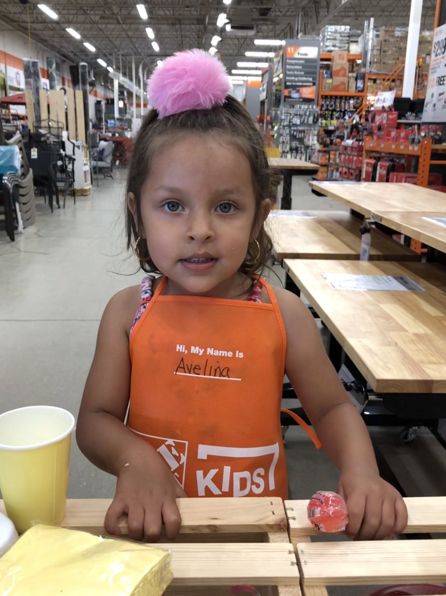BGHomeDepot3864's tweet photo. A few days ago we had a future entrepreneur in our store giving out lemonade. Special thanks to Ron Smale for helping make Avelina’s stand a reality @johnlemireTHD @dcbellah @asm212230 https://t.co/a3Am2yjIdG