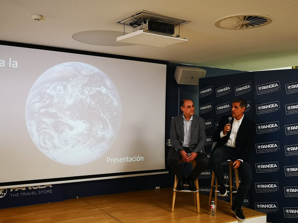 Viajamos a la luna con <a href="/monteronacho/">Nacho Montero</a> <a href="/Reyero/">Reyero</a> en la presentación del libro #ViajealaLuna       con motivo del #50AniversariollegadaalaLuna #Alunizaje #Apolo11
lideditorial.com/libros/viaje-l…