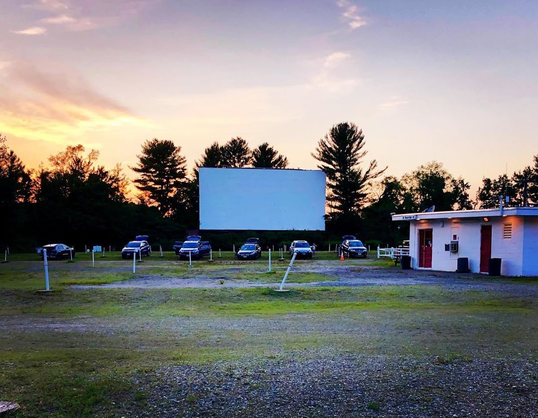 EdgeofStory's tweet photo. Looking for a fun summer outing for your team? Try watching a movie! We recently went up to Maine and had an amazing time at the @thesacodrivein 🎬🎥🎞 #edgeofstoryfilms #thesacodrivein #teambuilding #summerouting2019 #maine #watchingmovies #driveintheaters #films #summerfun https://t.co/cOyRrbAmF9