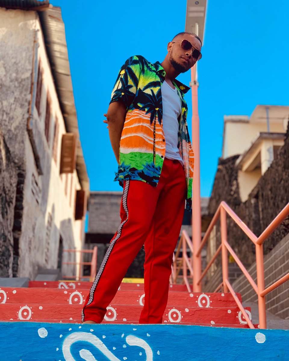 RipMufasa's tweet photo. Je me porte à merveille #comoros #itsandra #bershka
📸:creme_de_la_creme https://t.co/iobp9dw3Ih