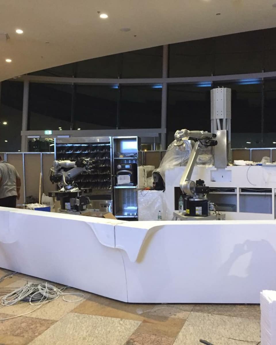 DGWorlds's tweet photo. #CookingSoon .. 🍽️🍽️🍽️ ..
#RoboCafe 's #ChefBots wish you All #happyweekend😊 while they are getting their #FreshIngredients ready to serve you with the #delicious #Dishes & #Deserts
#KUKA #Digitization #Dubai2TheWorld #Dubai #dubailife #dubaistyle #dubaifood #DubacafeShops https://t.co/kFC0xhF3B3