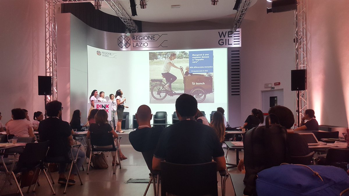 LazioInnova's tweet photo. Inizia la #pitchingbattle dei team di #PinkHack. Tra poco la premiazione 🏆 con le vincitrici @RegioneLazio https://t.co/cc9sjBrwer