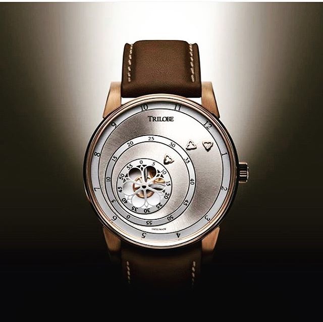 Watch_Drop's tweet image. One of the most elegant pieces we’ve seen in a long time! The “Les Matinaux” by @trilobewatches is absolutely breathtaking and we love the ingenuity!
.
.
.
.
.
.
.
.
.
.
.
.
.
.
Follow @watch_drop  #watch #watchlife #wristgame #watches #luxury #luxurylifestyle #elegance #auc…