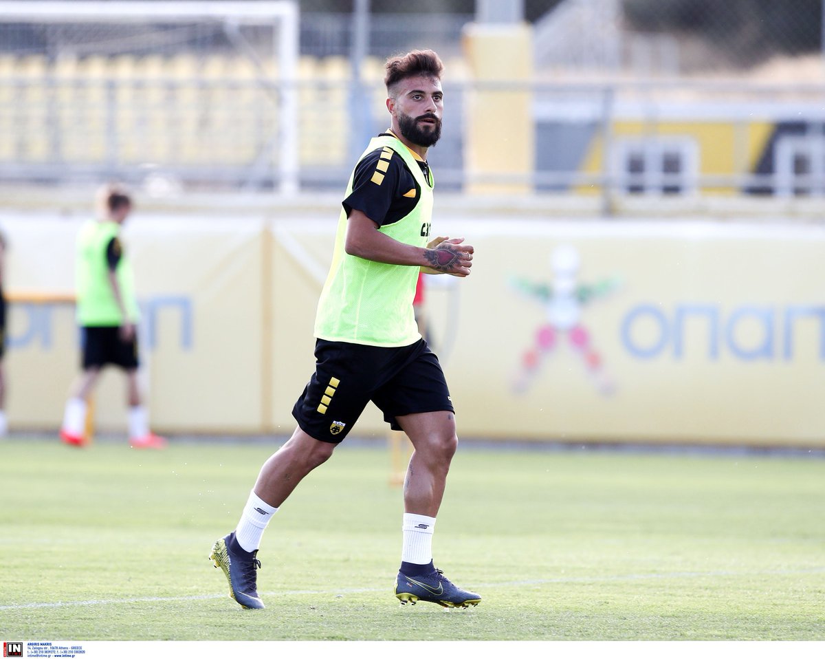 AEK_FC_OFFICIAL's tweet photo. Η πρώτη προπόνηση του Ντανιέλε Βέρντε στα Σπάτα
#aekfc #aekfctransfers2019 #aekfc2019_20 #verde7 #aekfamily https://t.co/knqwxbQCX4