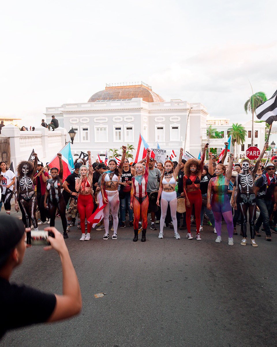 Valeriamartiro's tweet image. Delen la bienvenida a la generación del “Yo no me dejó”  ✊🏽                           Por las 4,645 muertes,por las faltas de respeto,por la injusticia ... ¡PR está ENCABRONAO’!