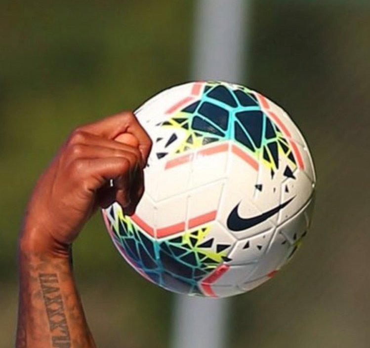 Babaa_JK's tweet photo. Nike futbol topları.⚽️

Sizi hedefe ulaştırır.⚡

@jeremainlens to @Nike https://t.co/k1sJsZ1zYv