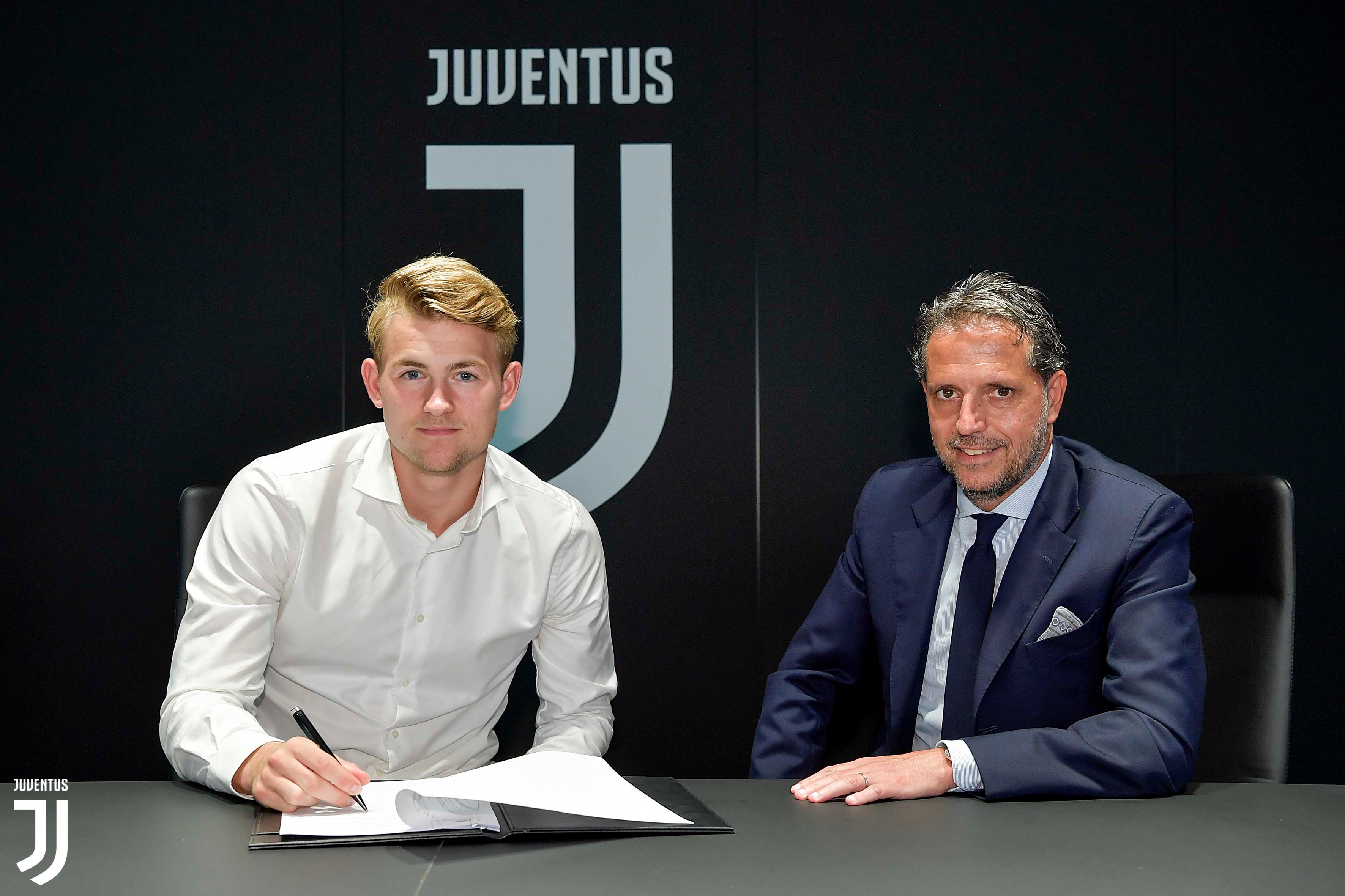 Matthijs de Ligt menandatangani kontrak bersama Juventus dengan durasi 5 tahun