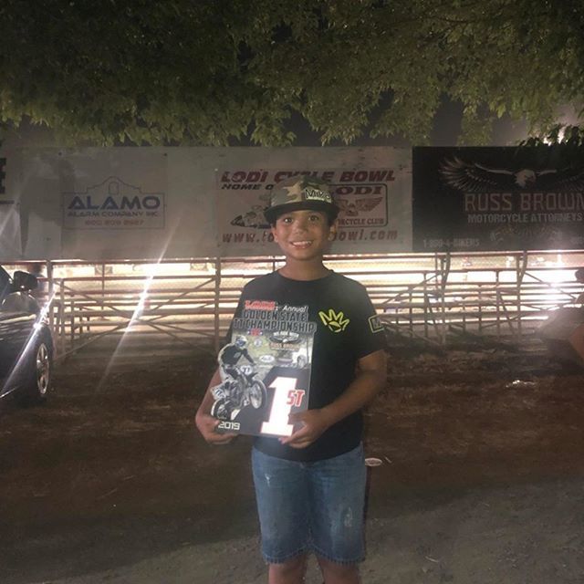 EngineIce's tweet image. Congratulations!

#WinningWithEngineIce

#Repost @rippen_ry

Got 1st at Lodi tt #mikametals #factoryeffex #dunlop #leatt #acerbis #engineice #ogio #twinair #sevenmx #lodicyclebowl #flattrackkidforlife #flattrackracing #flattracker #flattrack ift.tt/2LsmWIs