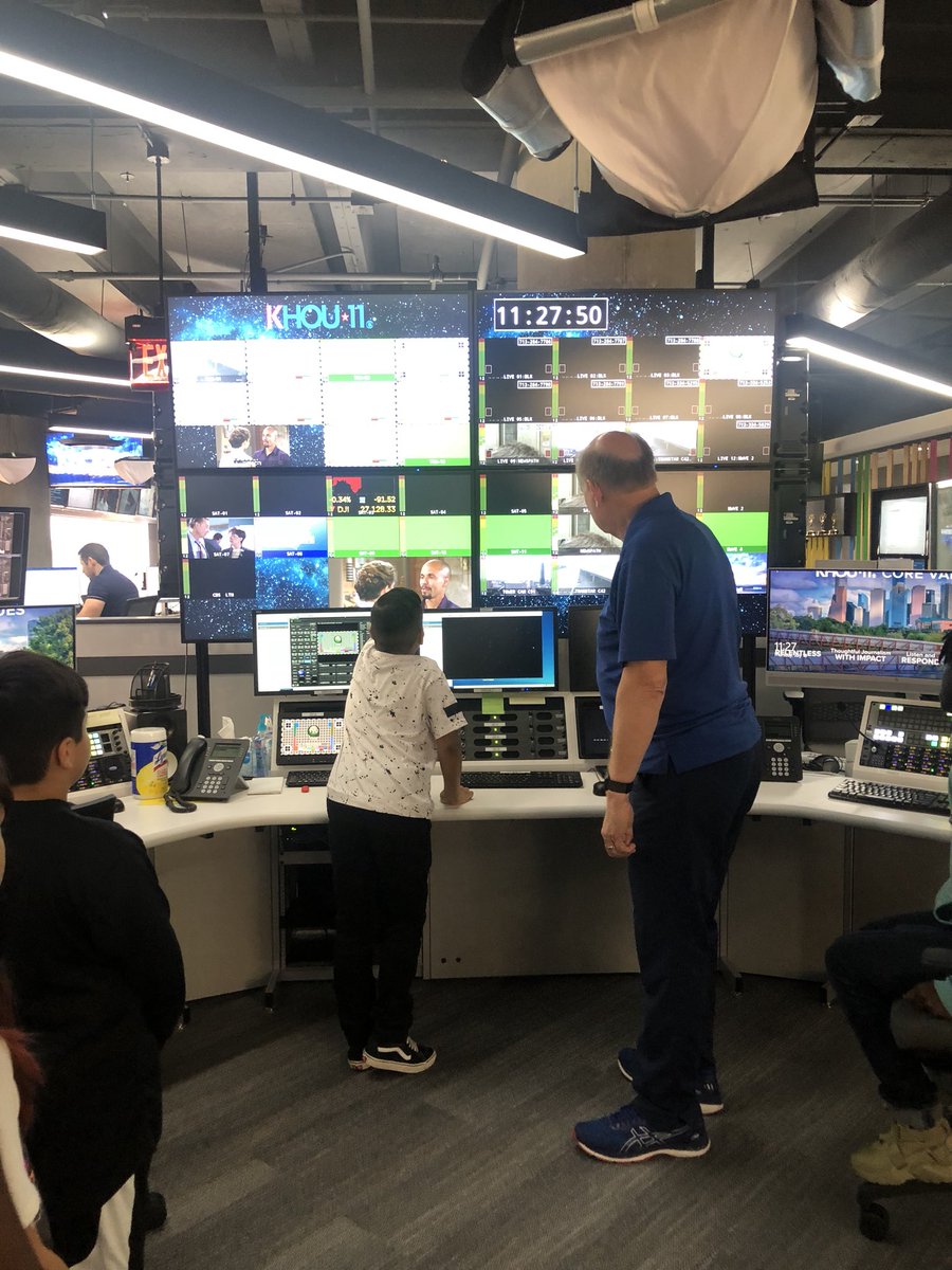 Thank you so much @KHOUSportsMatt and #KHOU for having GHPAL at the station today for the tour! Everyone had such a great time! 💙 #RelationalPolicing #TuneIntoKHOU11 #HPD #BestTourGuide #KHOU #KidsAreTheFuture @GhpalMorales @GHPAL_Aguilar @GHPals_Ofc_trip @ZScott2 @GhpalG