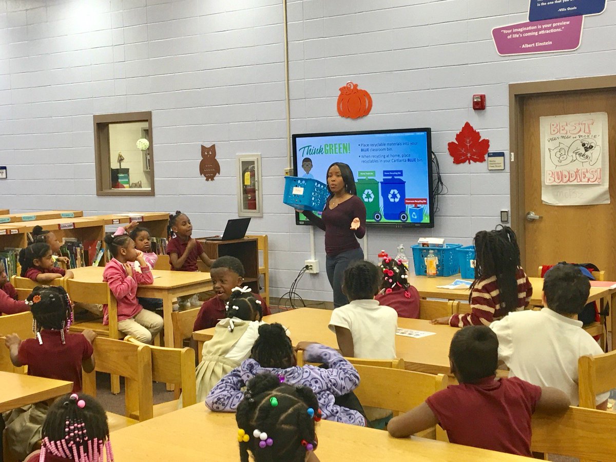 ATLPublicWorks's tweet photo. #DYK DPW conducts interactive #educational #recycling presentations at schools, universities, recreation centers, any community organization, and even festivals? #SignUp at https://t.co/QLLAlobRpR to help the #keepatlantabeautifulcommission keep the @CityofAtlanta clean & green! https://t.co/Zkx5G4rYaQ