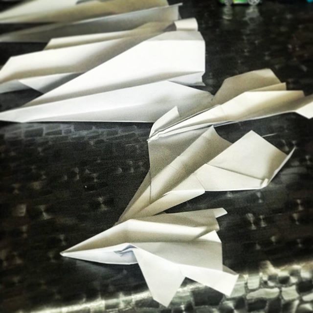 Potser ens esta insinuant que voldrà ser Enginyer Aeronautic?
🤔

#Roger #origami #papiroflexia #avions #santboi #santboidellobregat