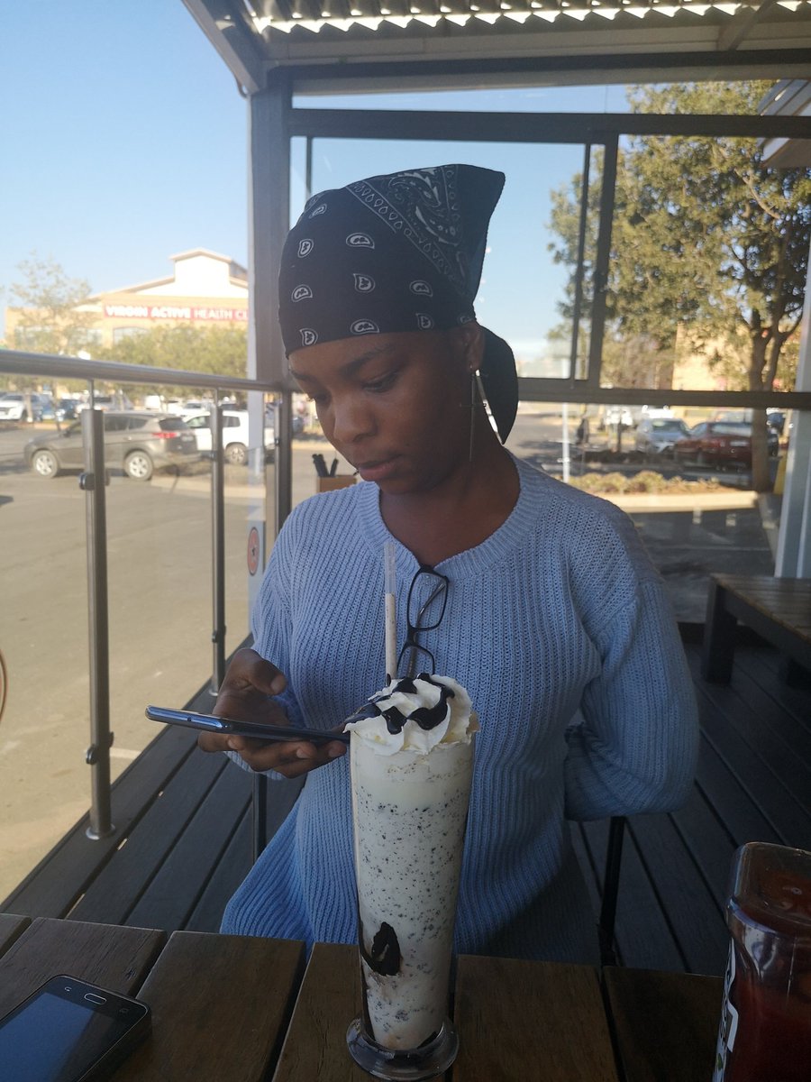 DimakatsoKgosa1's tweet photo. My person o ithatela dijo! #forthefood 🤣🤣🤣🤣 https://t.co/knLteHvZTU