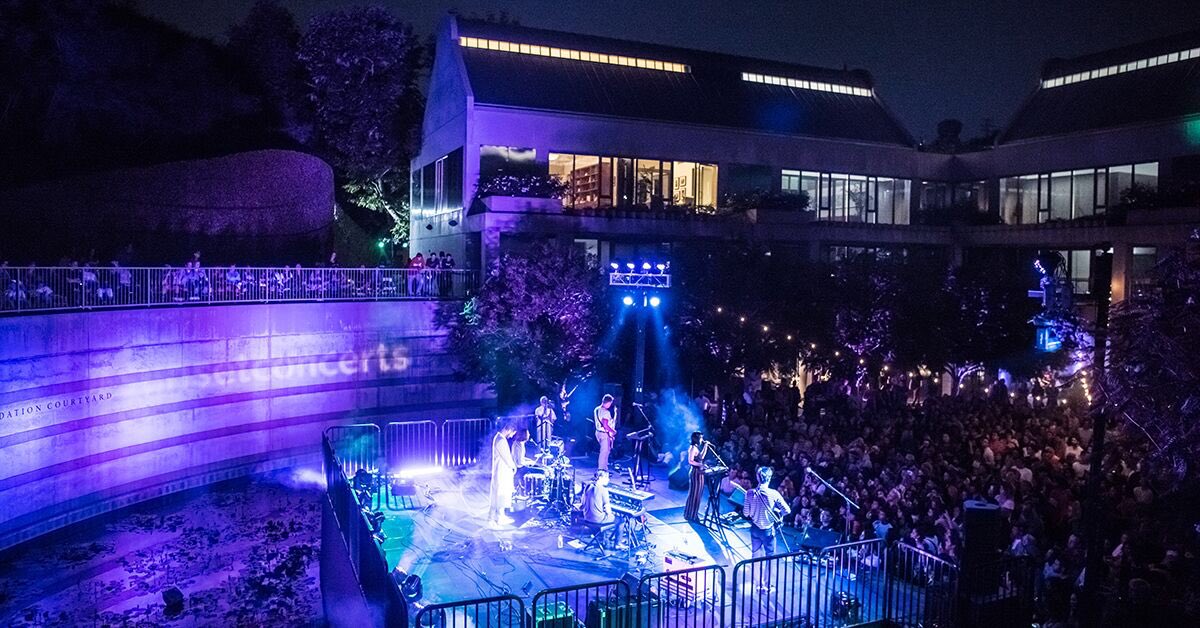 buzzbandsla's tweet photo. Tonight through Aug. 22, catch FREE performances from an eclectic lineup on Thurs evenings at the @Skirball_LA! #GabyMoreno kicks off the season tonight. Plus, #RioMira (July 25), @ChaWaBand (Aug. 8), @josefleimberg (Aug. 22) and more. 
#SunsetConcerts #AtTheSkirball #Sponsored https://t.co/0cLGX9opZ2