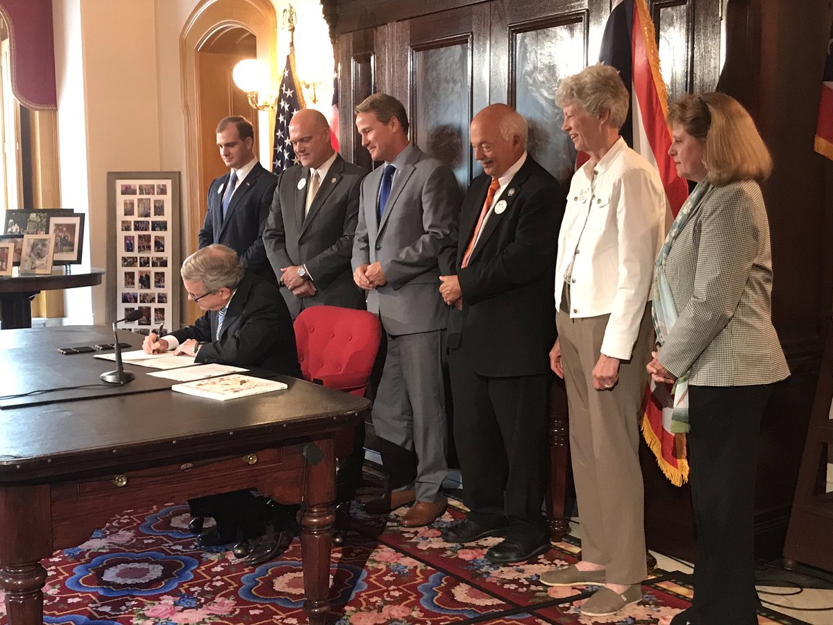 GovMikeDeWine's tweet photo. In addition to the #OHBudget bill I signed this morning, I just signed two additional bills: #SB107 allows certain entities to file campaign statements electronically and #HB59 designates April as #Ohio Native Plant Month. @MichaelRulli @BobdHackett @Scott_Wiggam https://t.co/DBsWICQIGj