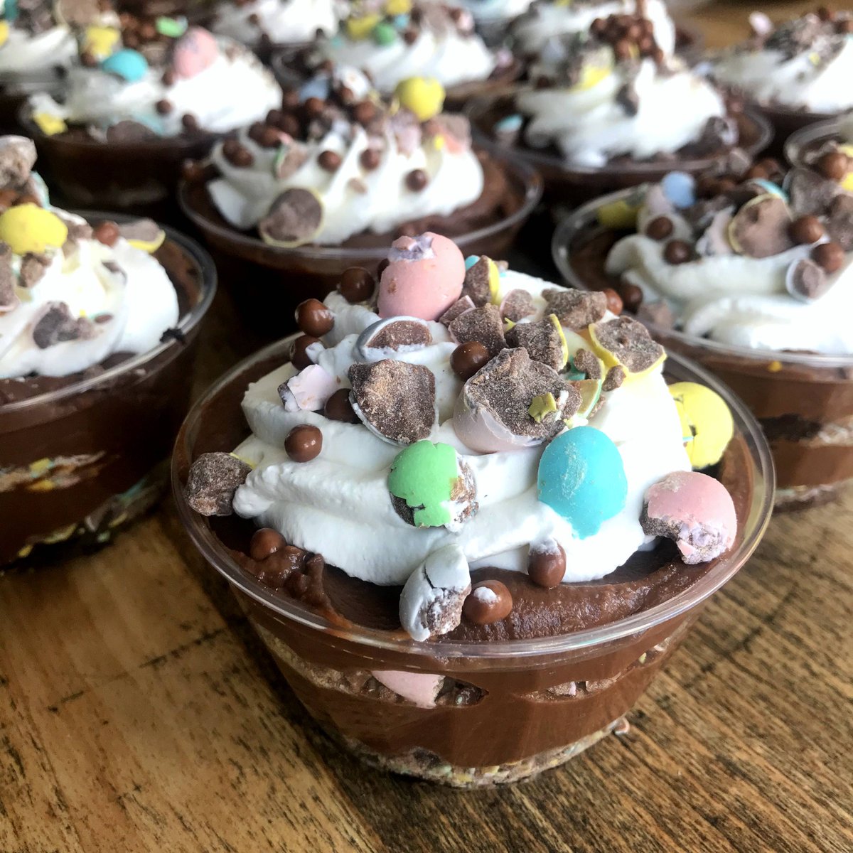 cakeandloaf's tweet photo. NEW + SUPER EXCLUSIVE FOR ONE WEEK #HAMONT!
📢 MINI EGG TRIFLE CUPS
Rich chocolate pastry cream layered with chocolate cake, 35% whip cream + mini eggs all up in there!
#easterinjuly #905 #myhamilton #ancaster #stoneycreek #burlont   #yyz #tasteofhamilton #tastethesix https://t.co/nxcMc0KqAC